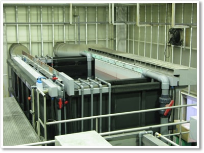 Large-sized anodizing treatment facility of Saitama Plant (The maximum treatable size: 3.0 m x 2.7 m)